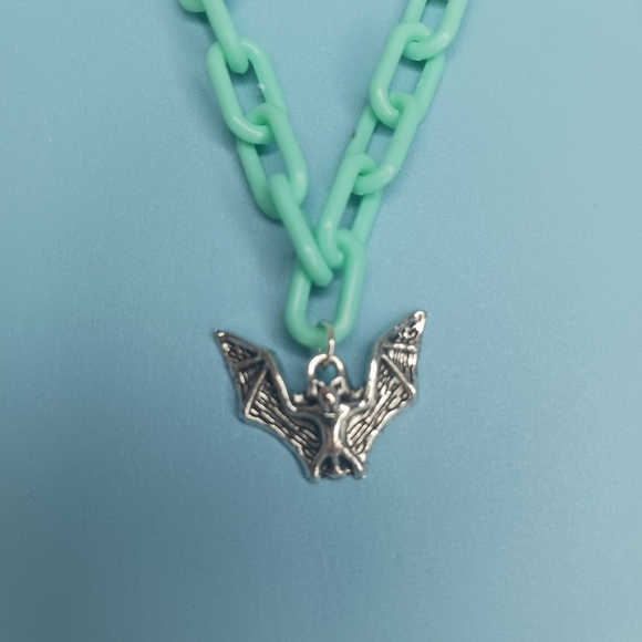 Plastic Mint Link Necklace with Bat Pendant. - Picture 2 of 3